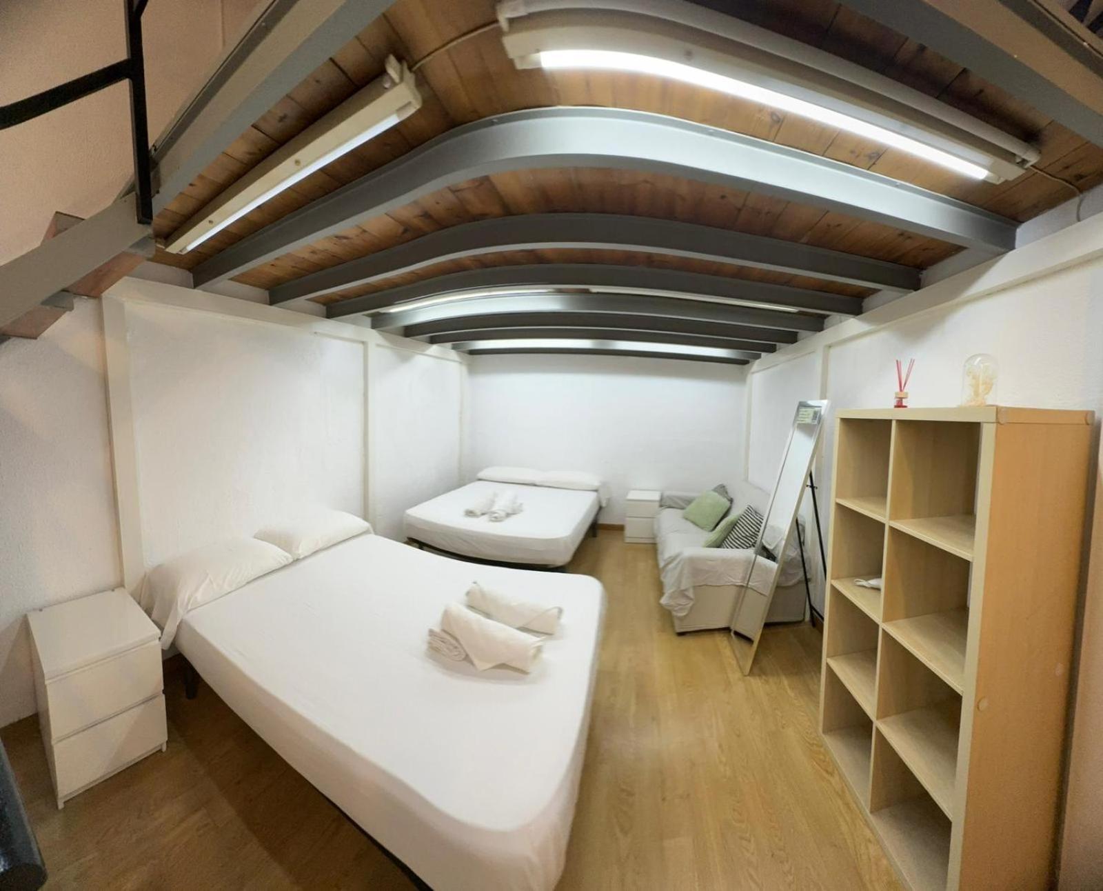 Habitacion Para Grupos Y Familias Hasta 8 Barcelona Luaran gambar